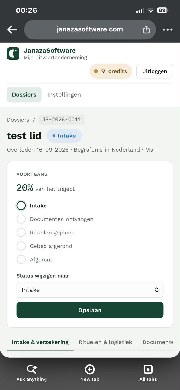 Dossierpagina met voortgang per fase: intake, documenten ontvangen, rituelen gepland, gebed afgerond, afgerond